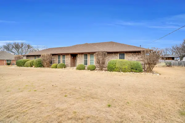 609 Shallow Creek Drive, Oak Leaf, TX 75154