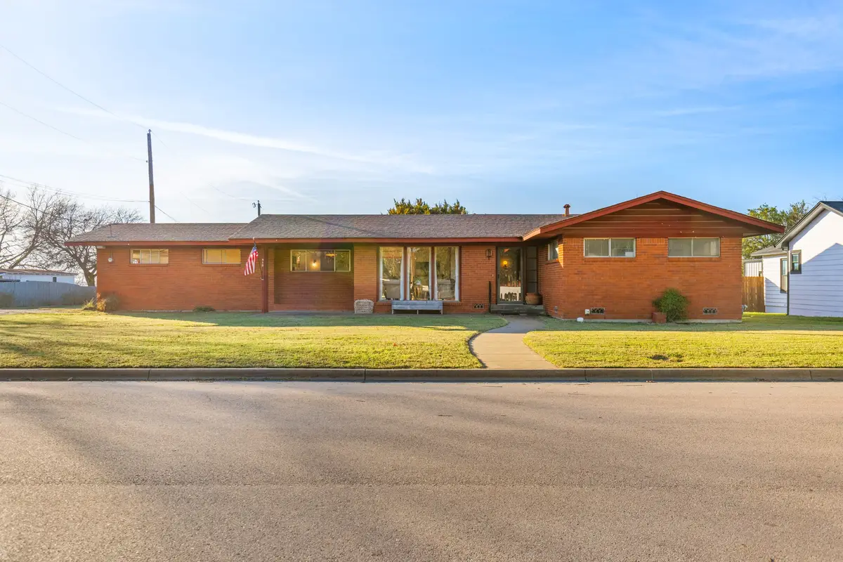 910 S Harrison Street, West, TX 76691 - Image #1