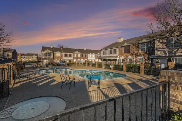 617 Carriagehouse Lane #3E, Garland, TX 75040