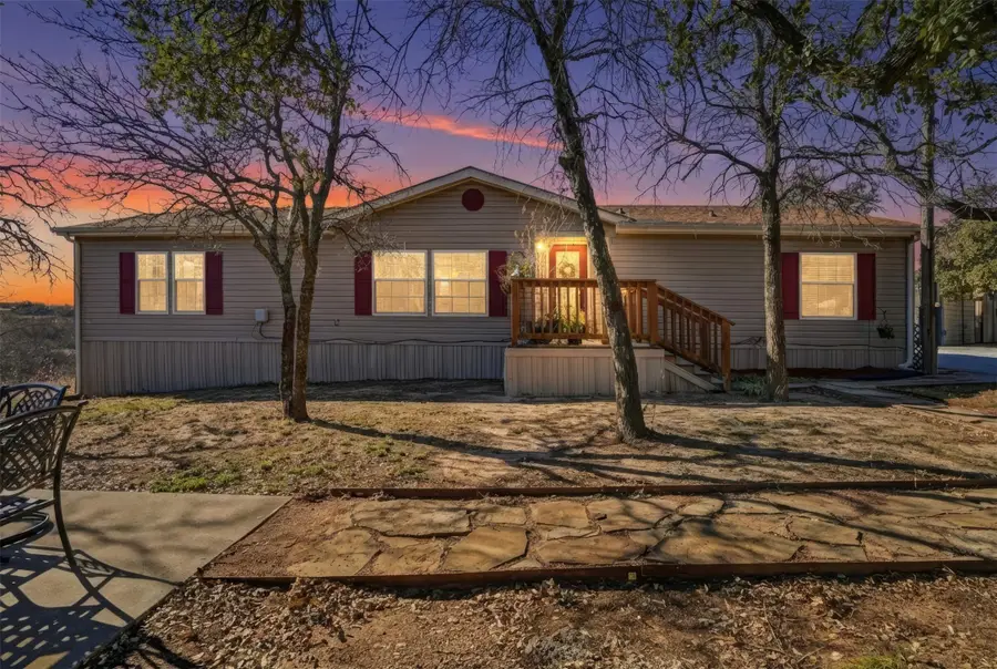 224 Cactus Ridge Court, Springtown, TX 76082 - Image #2