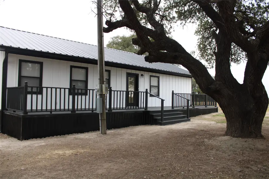 251 Whispering Oaks Ln, Early, TX 76802 - Image #2