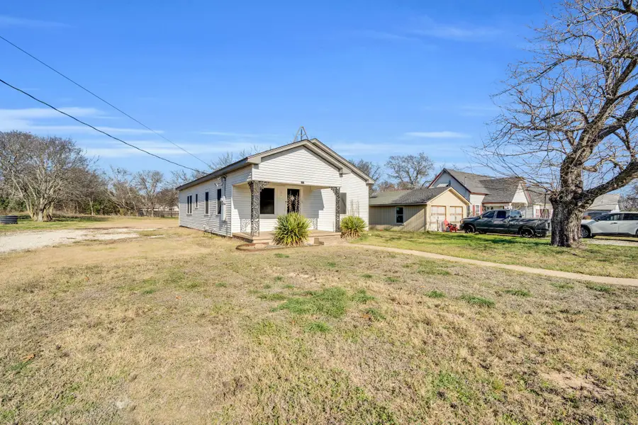 313 E Park, Italy, TX 76651 - Image #2