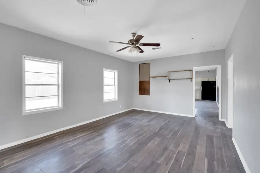 313 E Park, Italy, TX 76651 - Image #3