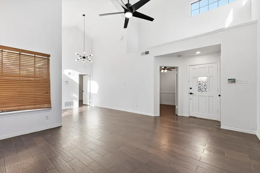 625 Fiesta Circle, Irving, TX 75063 - Image #3