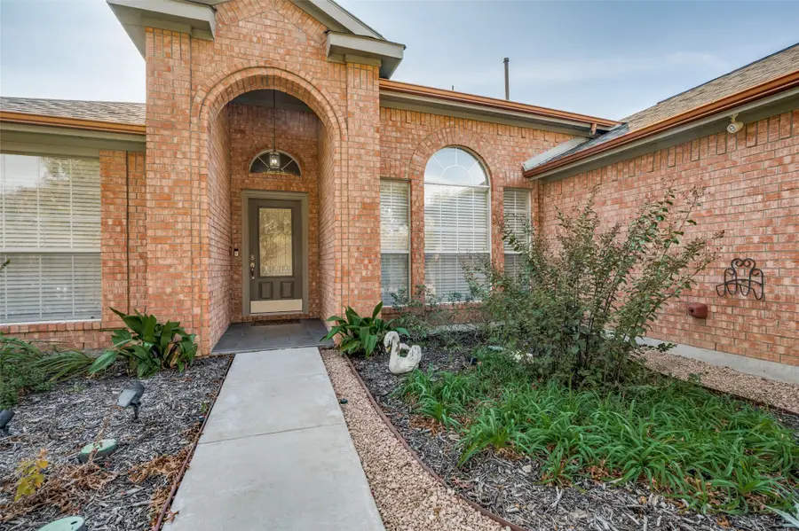730 W Lonesome Dove Trail, Arlington, TX 76001 - Image #2