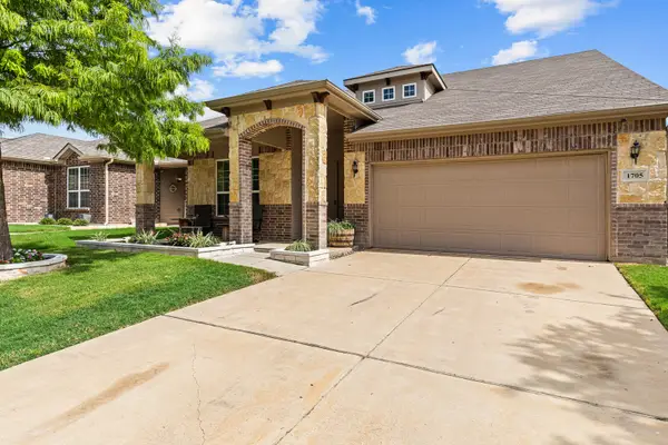 1705 Quail Springs Circle, Fort Worth, TX 76177