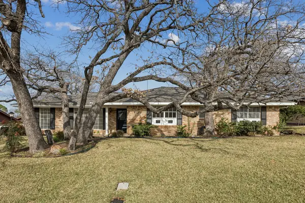 432 Hillview Drive, Hurst, TX 76054