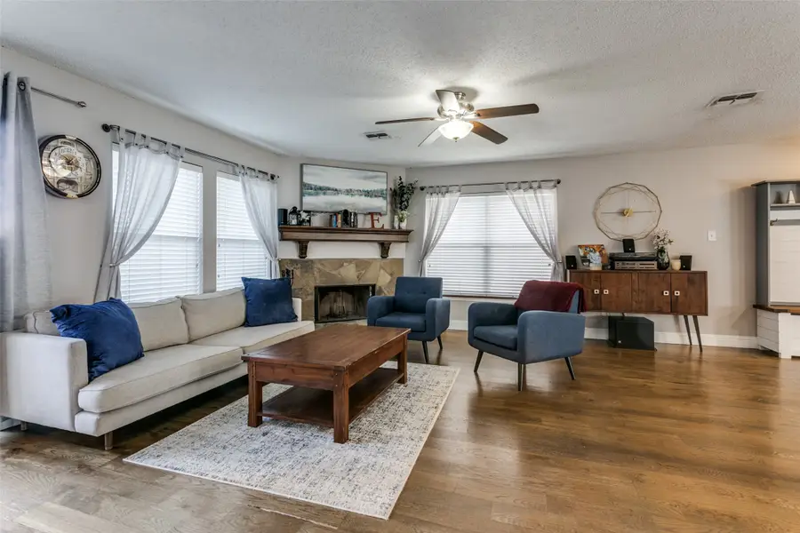 909 Orchid Drive, Lewisville, TX 75067 - Image #3