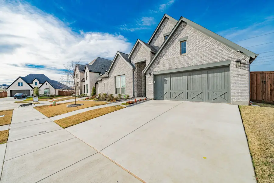 10480 Gray Hills Drive, Fort Worth, TX 76126 - Image #2