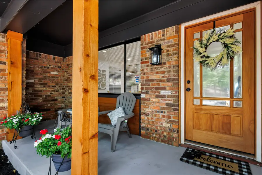 612 Circleview Drive S, Hurst, TX 76054 - Image #2