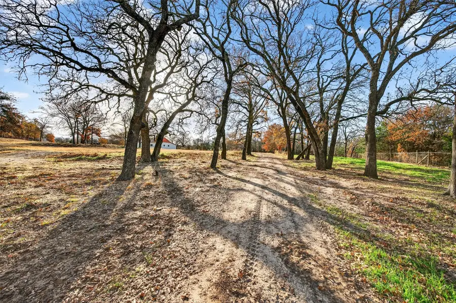 7154 E Fm 922, Valley View, TX 76272 - Image #2