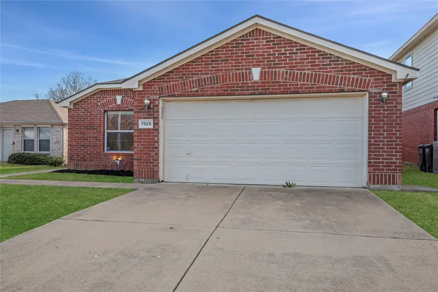 7928 Meadow Spring Lane, Fort Worth, TX 76120 - Image #2