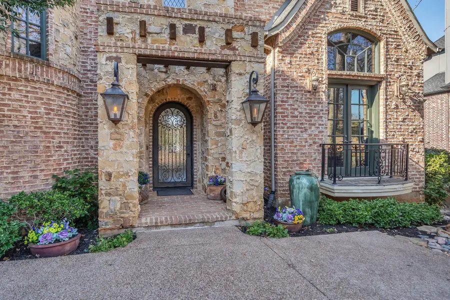 715 Winding Bend Circle, Highland Village, TX 75077 - Image #2