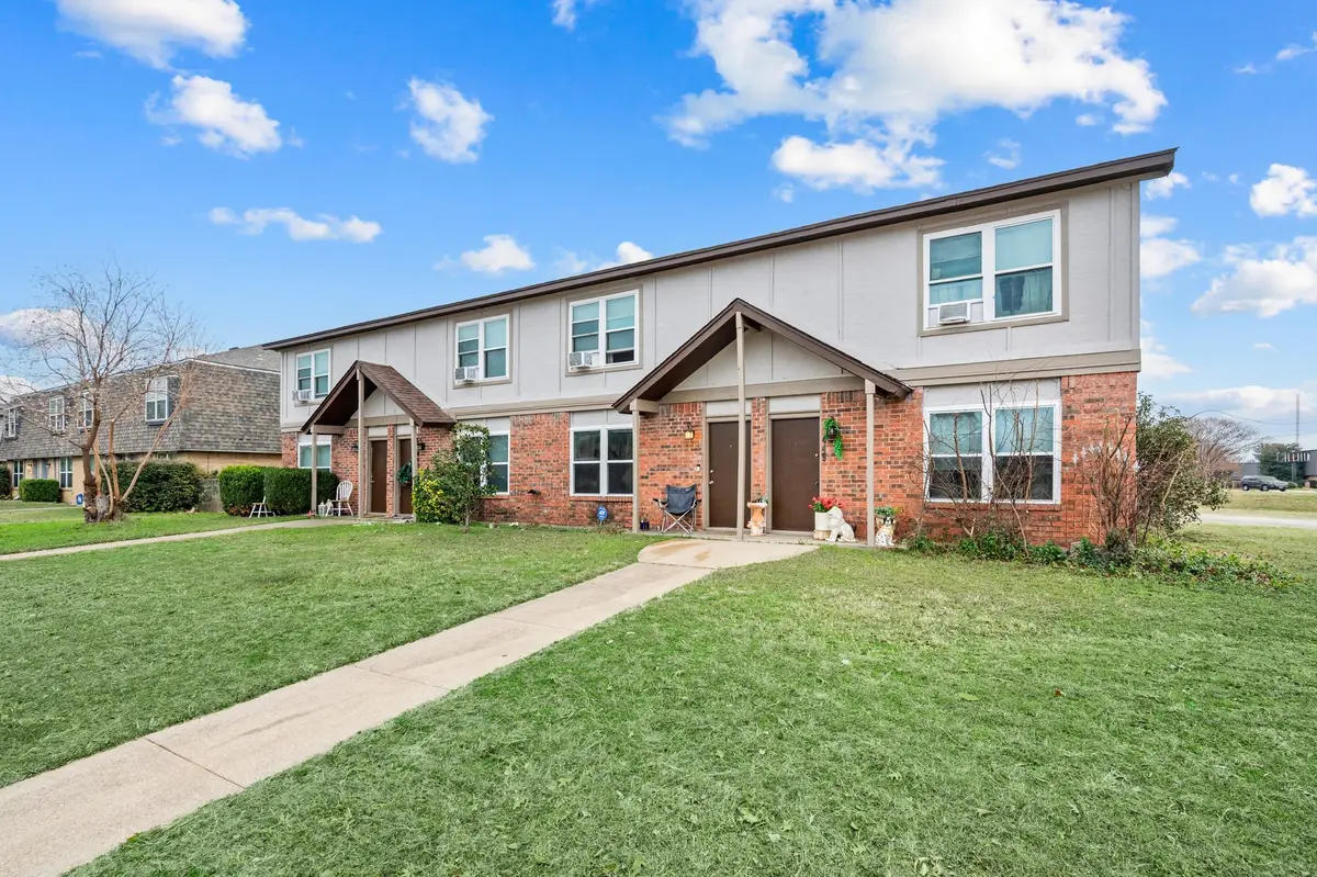 449 Thomas Street, Burleson, TX 76028 - Image #1