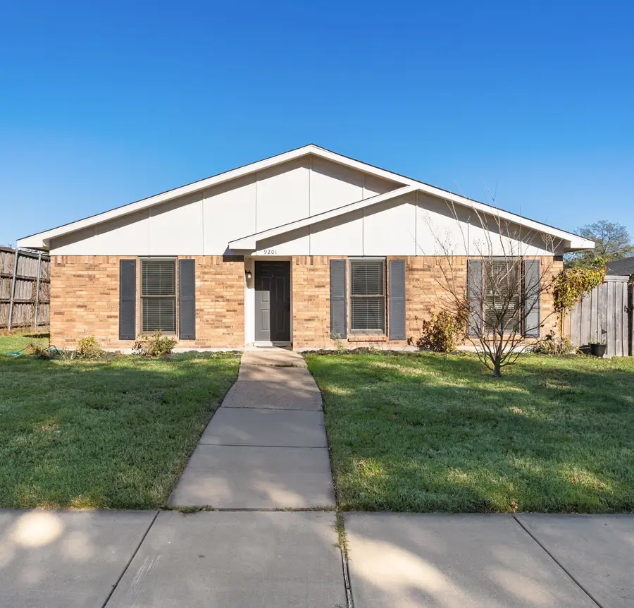 9201 Vagas Drive, Rowlett, TX 75088 - Image #2