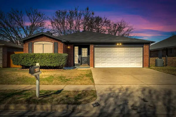 319 Faircrest Drive, Arlington, TX 76018