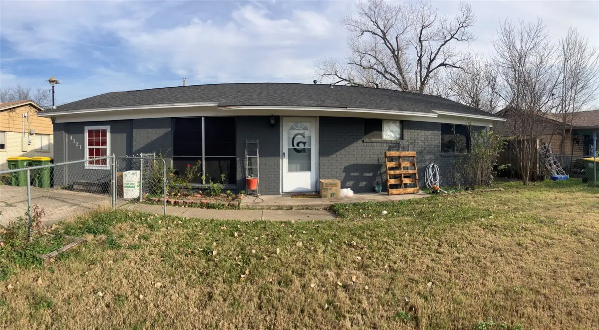 4321 Greenbriar Drive, Bellmead, TX 76705 - Image #1