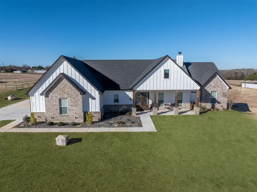 165 Quail Ridge Court, Decatur, TX 76234 - Image #2