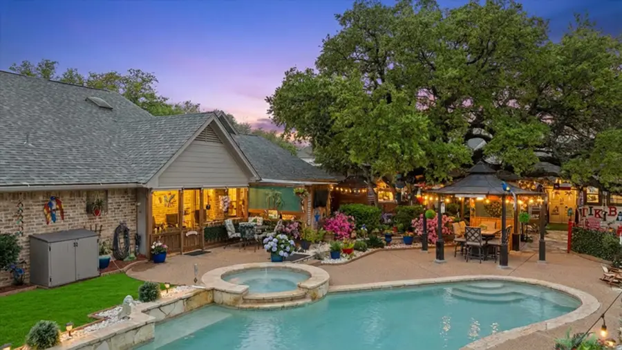 3103 Rim Rock Court, Granbury, TX 76049 - Image #2