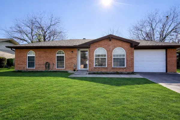 318 NE Michael Drive, Burleson, TX 76028