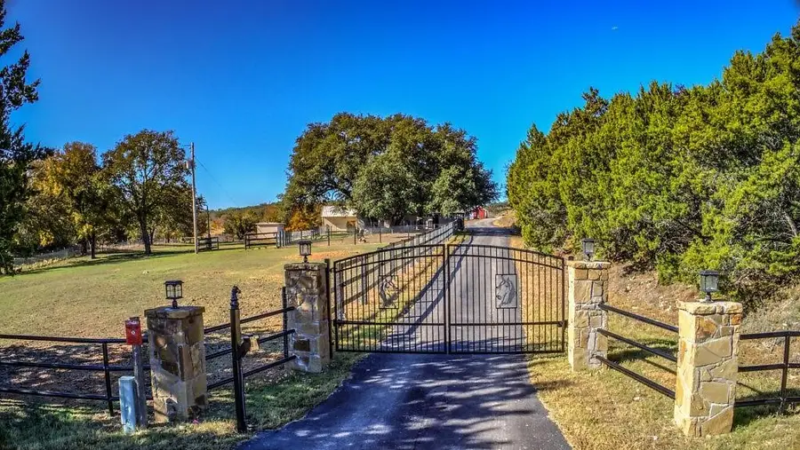 2061 County Road 302, Glen Rose, TX 76043 - Image #2
