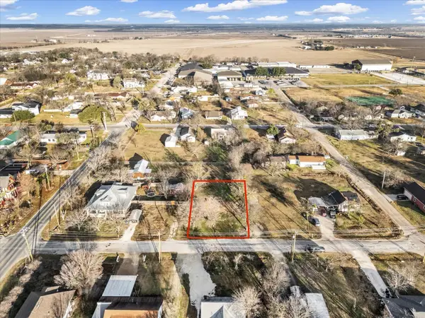 605 E Adams Street, Itasca, TX 76055