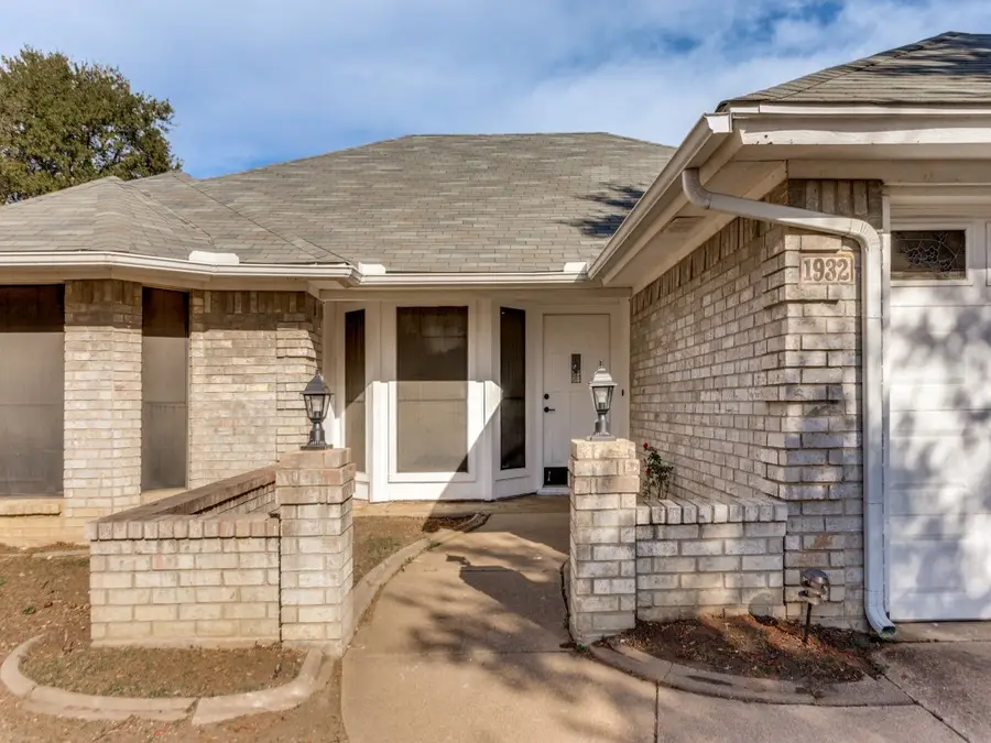 1932 Willow Vale Drive, Fort Worth, TX 76134 - Image #3