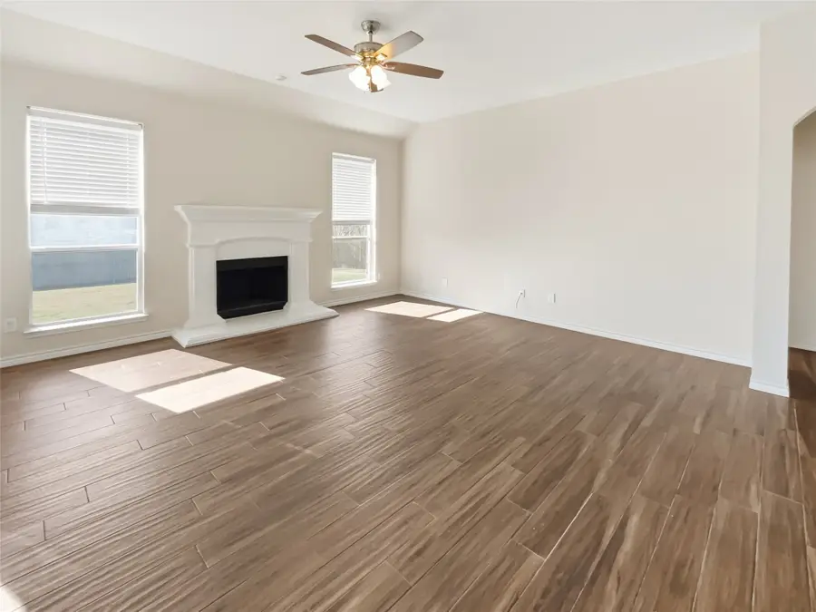 804 Peach Lane, Burleson, TX 76028 - Image #3