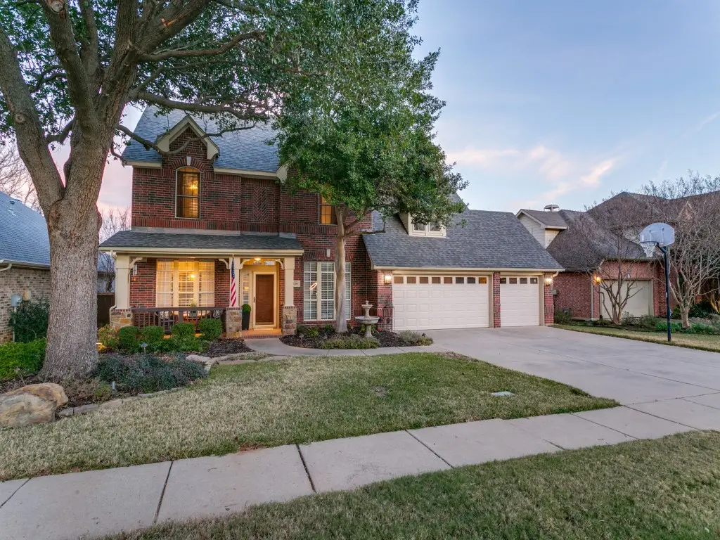 2710 Cobblestone Drive, Grapevine, TX 76051 - Image #1