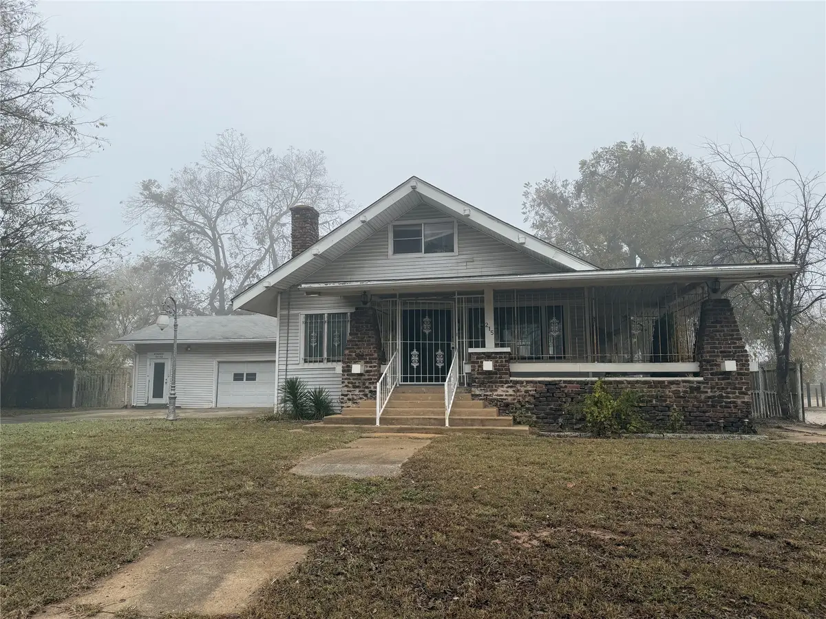 215 W Sears Street, Denison, TX 75020 - Image #1