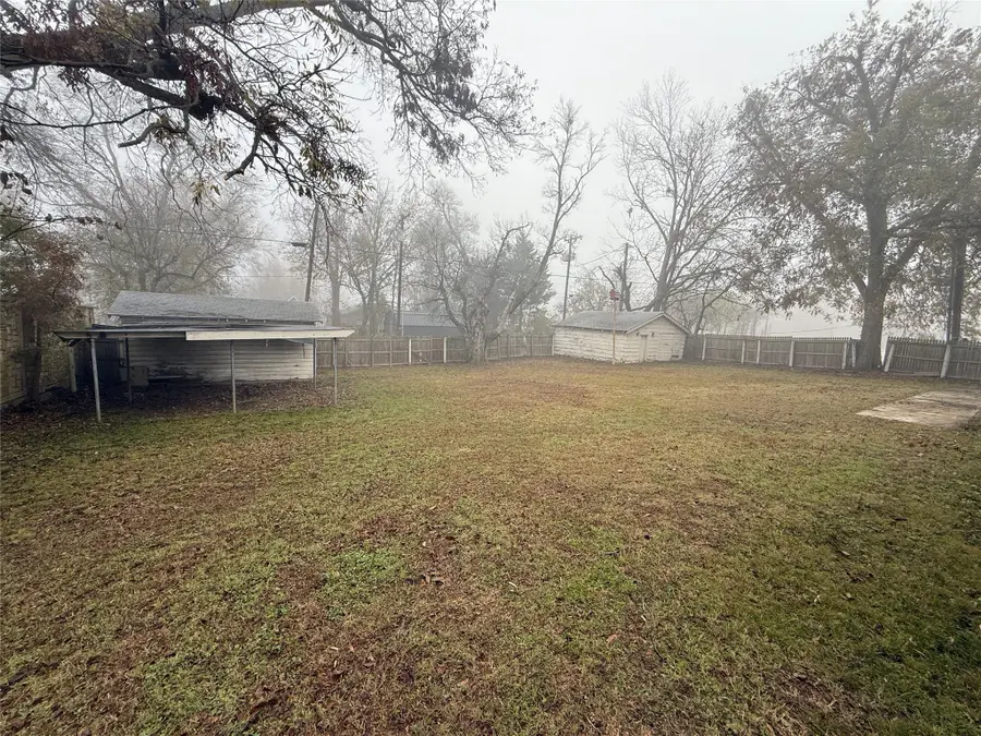 215 W Sears Street, Denison, TX 75020 - Image #3