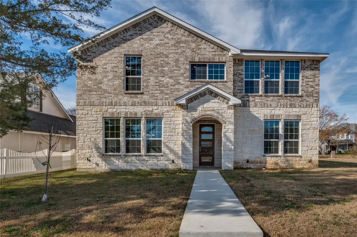 301 S Stewart Avenue, Lancaster, TX 75146 - Image #1