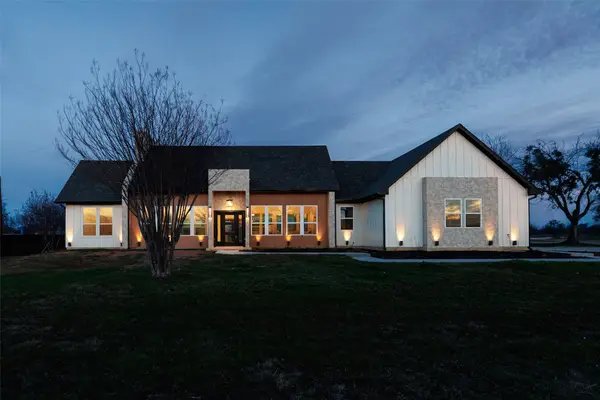 7404 N Sundance Dr, Joshua, TX 76058