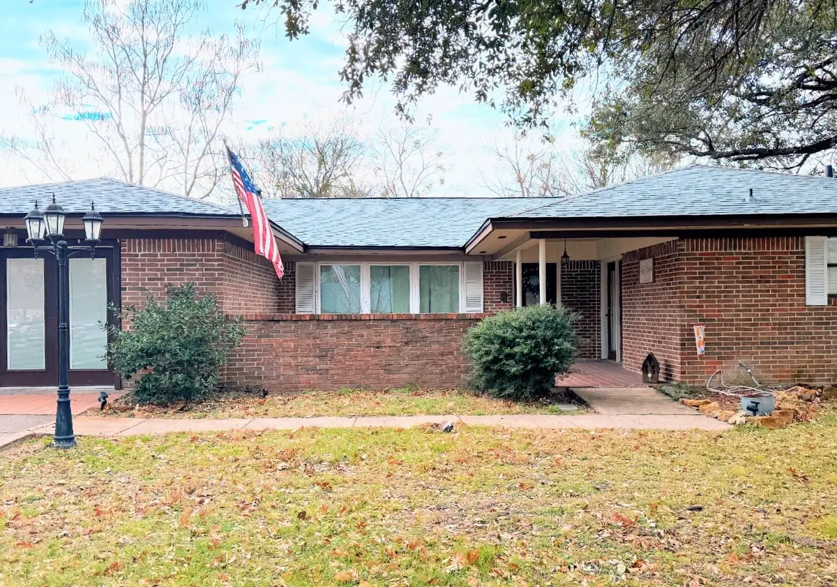 112 Meadow Lane, Groesbeck, TX 76642 - Image #1