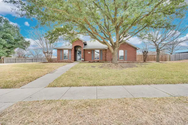 930 High Knoll Drive, Midlothian, TX 76065