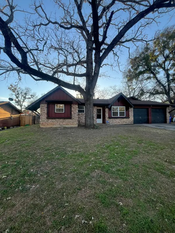 1036 Idlewood Avenue, Azle, TX 76020