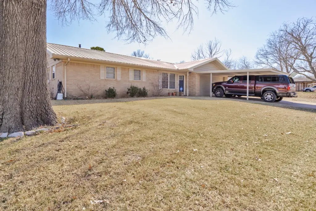 513 Patterson Street, Bowie, TX 76230 - Image #1