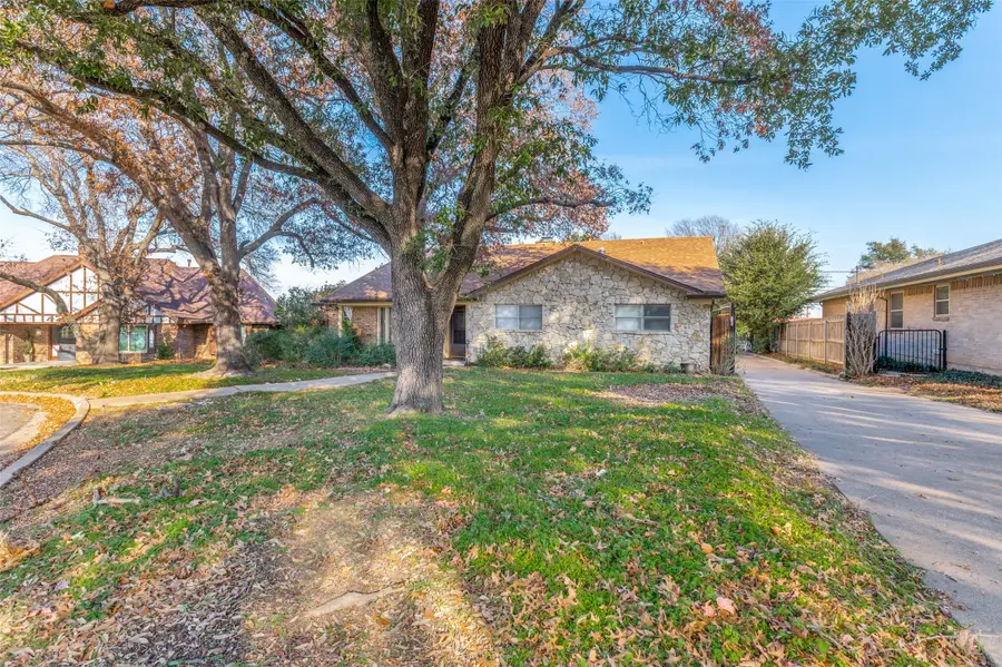 305 Cedar Creek Court, Fort Worth, TX 76103 - Image #2
