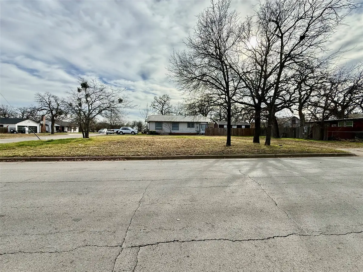 301 NW 23rd Street, Mineral Wells, TX 76067 - Image #1
