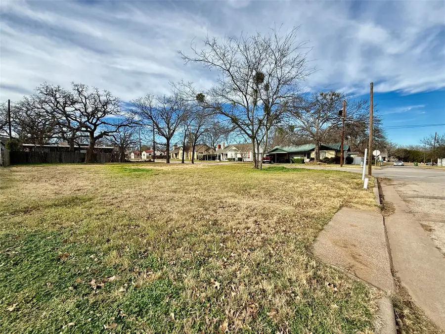 301 NW 23rd Street, Mineral Wells, TX 76067 - Image #3