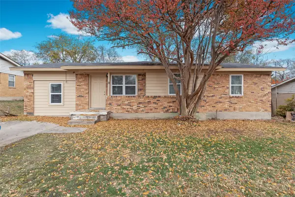 7916 Chaparral Drive, White Settlement, TX 76108