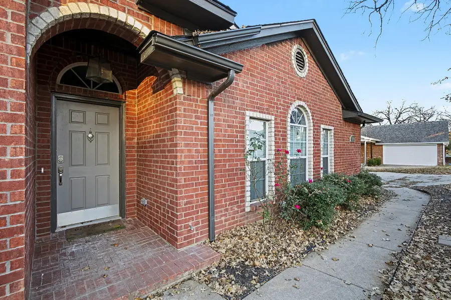 533 Shady Oaks Trail, Burleson, TX 76028 - Image #2