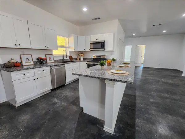 400 Susan Drive, Kennedale, TX 76060