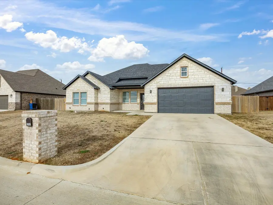 2103 Briarwood Drive, Bridgeport, TX 76426 - Image #2