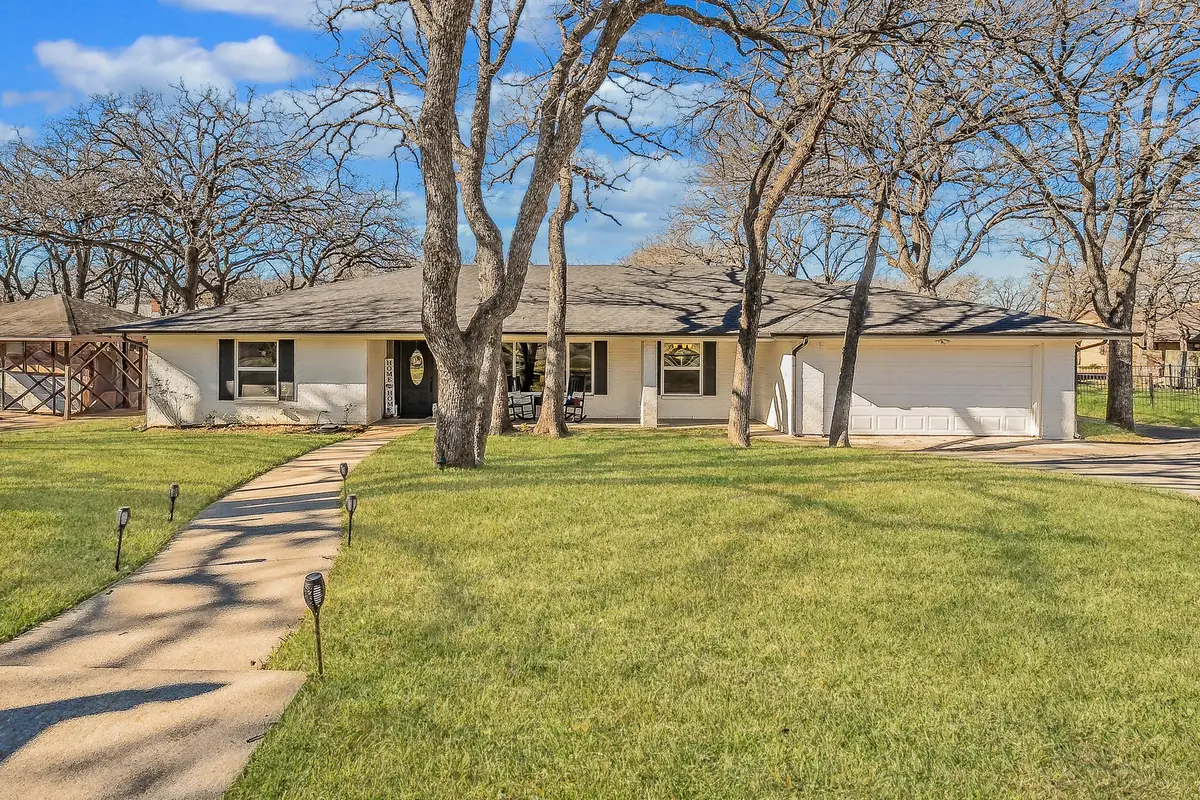 1011 Tanglewood Lane, Arlington, TX 76012 - Image #1