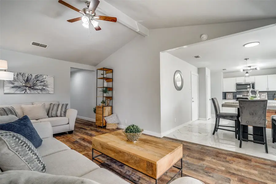 941 Willow Circle S, Burleson, TX 76028 - Image #3