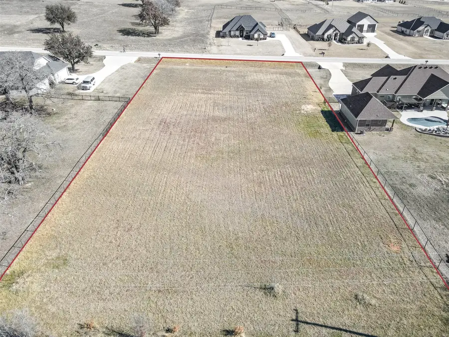 209 Maverick Court, Granbury, TX 76049 - Image #2