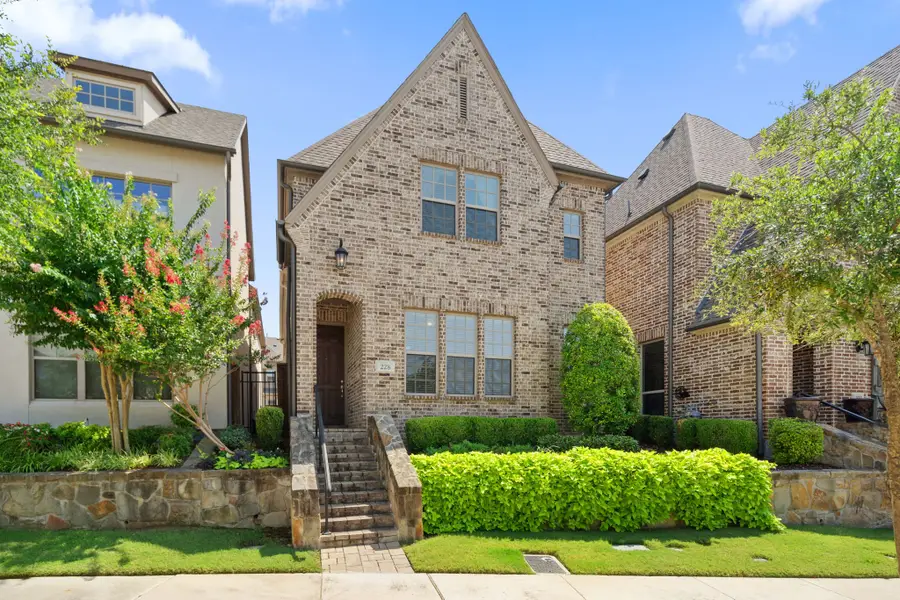 228 Skystone Drive, Irving, TX 75038 - Image #2