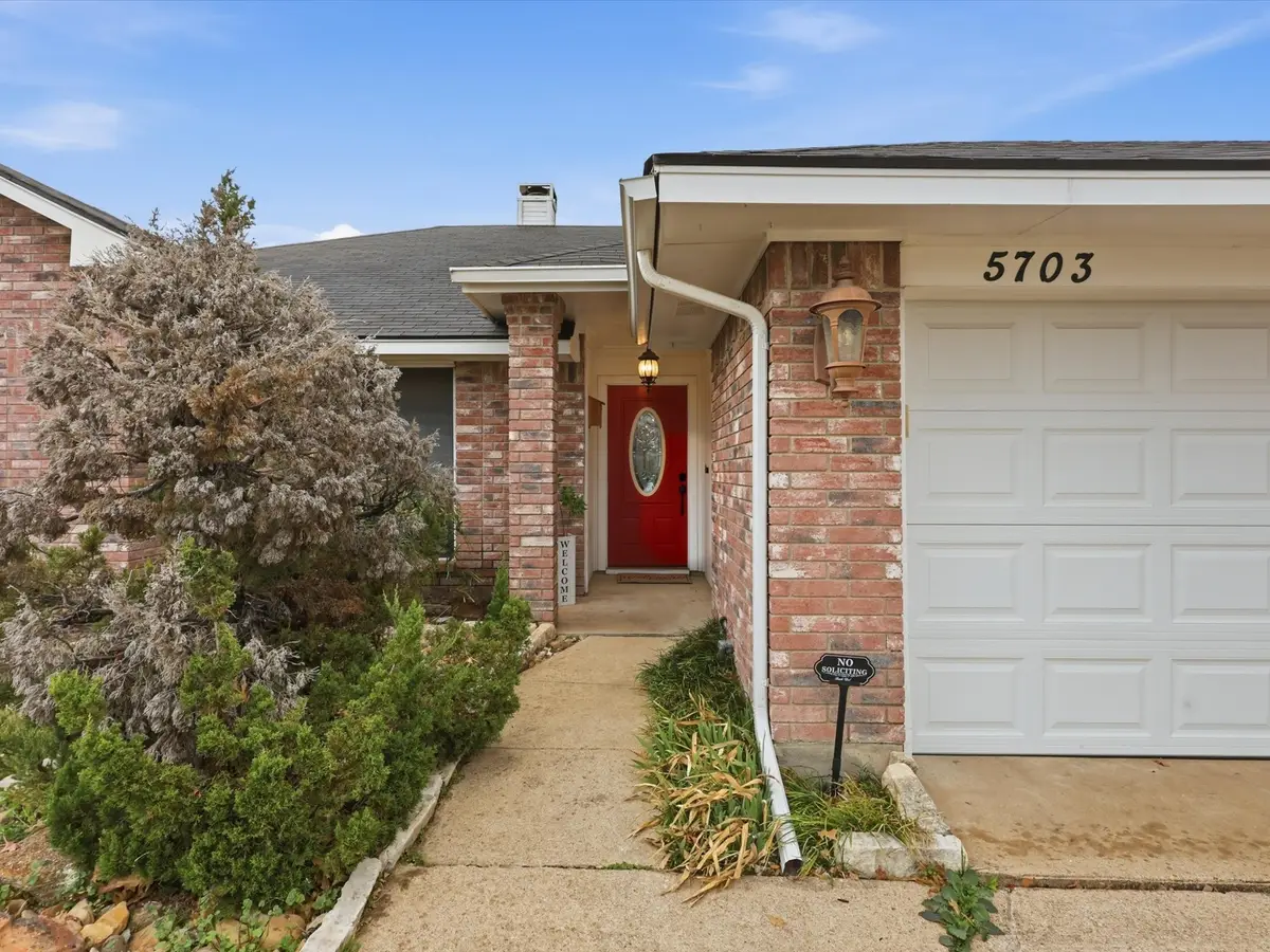5703 Prescott Drive, Arlington, TX 76018 - Image #1