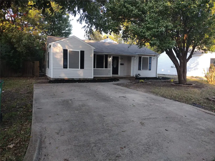 208 Almond Street, Waxahachie, TX 75165 - Image #2